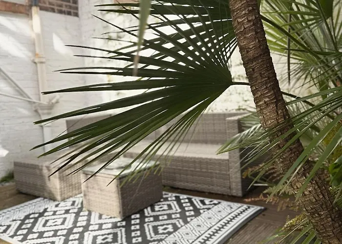 Verulam Palms - Private Garden & Parking