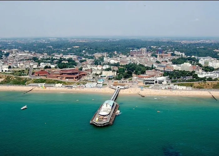 2 Bed , Walk To Beach, Parking, High Speed Wifi