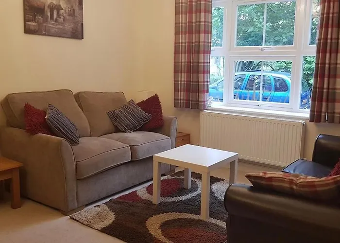 2 Bed , Walk To Beach, Parking, High Speed Wifi