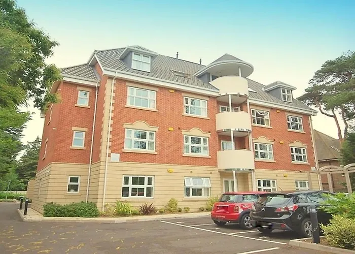 2 Bed , Walk To Beach, Parking, High Speed Wifi